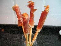 /album/lo-que-elaboramos/palitos-de-pan-con-jamon-400x300-jpg/
